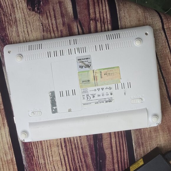 Asus Eee PC 1001P netbook of yore. Miraculously working fine. :-) - Picture 5 of 13